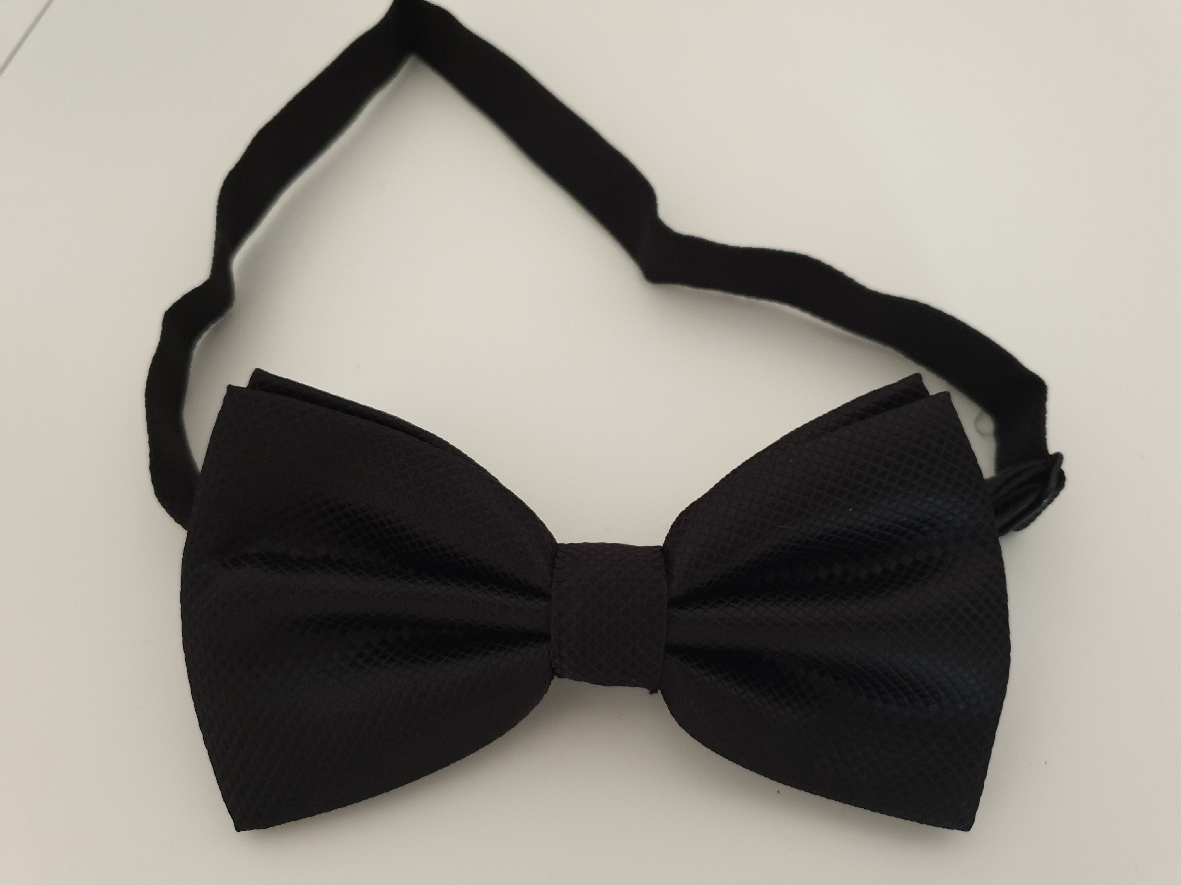 Black pre-tied cotton bow tie